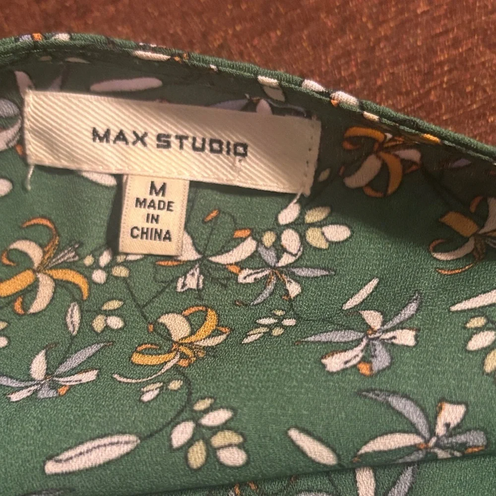 Max Studio Green Floral Tie-Waist V-Neck Blouse - Picture 2 of 8